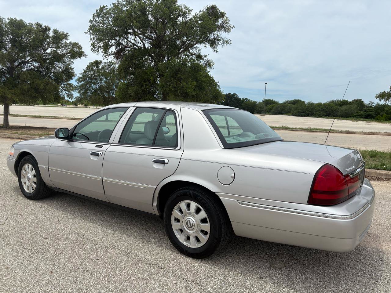 Used 2005 Mercury Grand Marquis LS RWD image 4