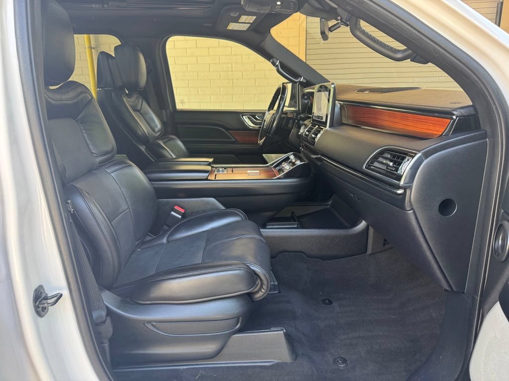 Used 2018 Lincoln Navigator L Reserve w/ Technology Package AWD/4WD image 32
