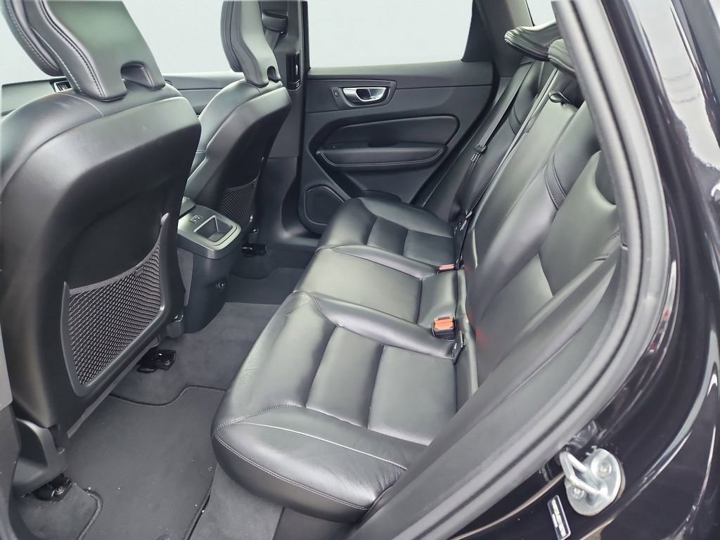 Used 2025 Volvo XC60 B5 Core image 35