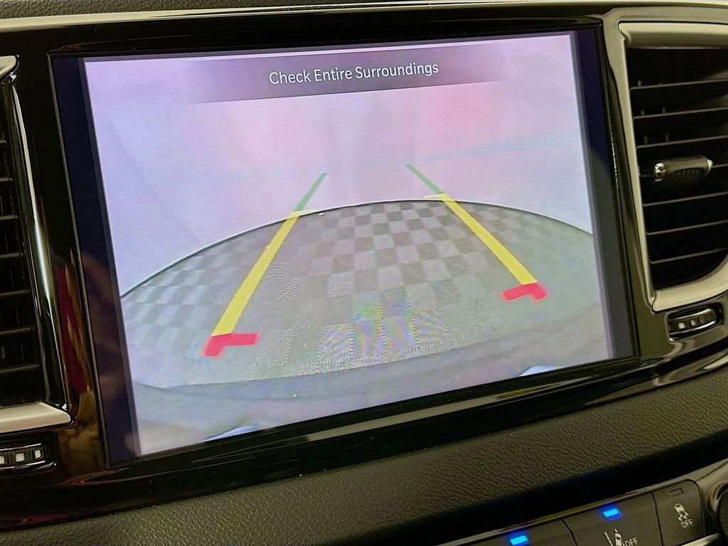 Certified 2024 Chrysler Pacifica Touring-L image 21