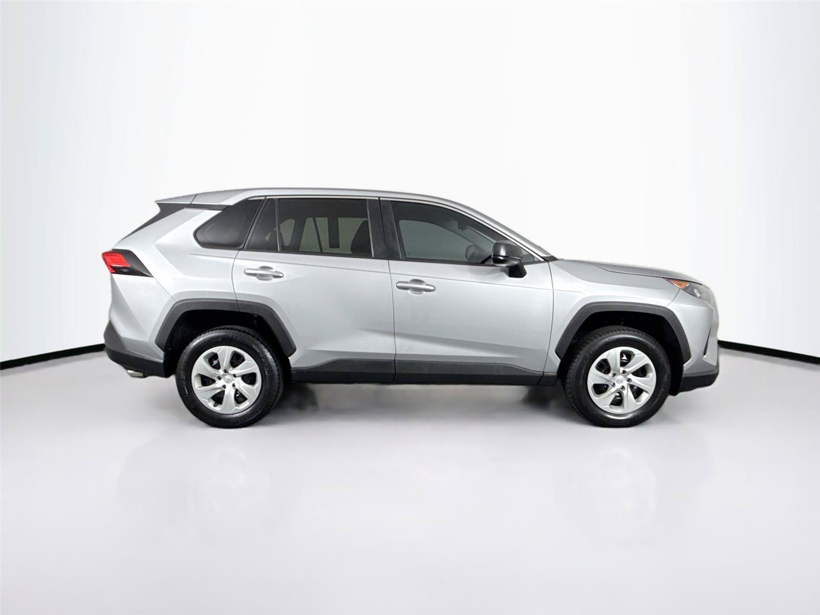Used 2022 Toyota RAV4 LE FWD image 10