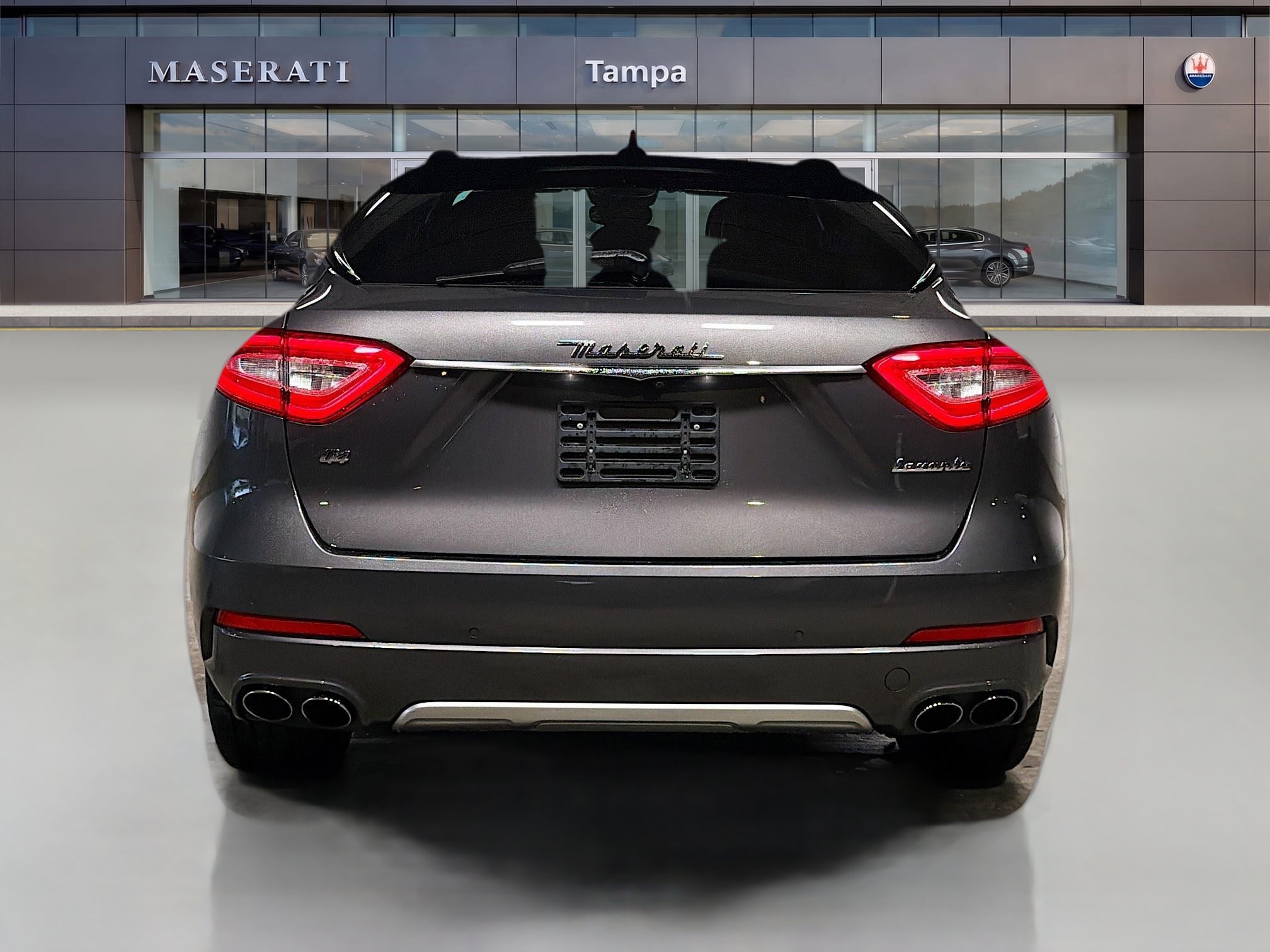 Used 2018 Maserati Levante GranLusso AWD/4WD image 4