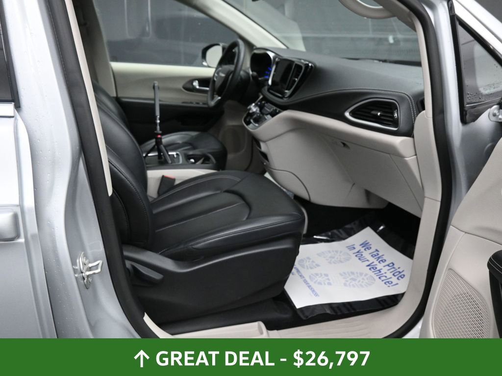 Used 2024 Chrysler Pacifica Select image 22