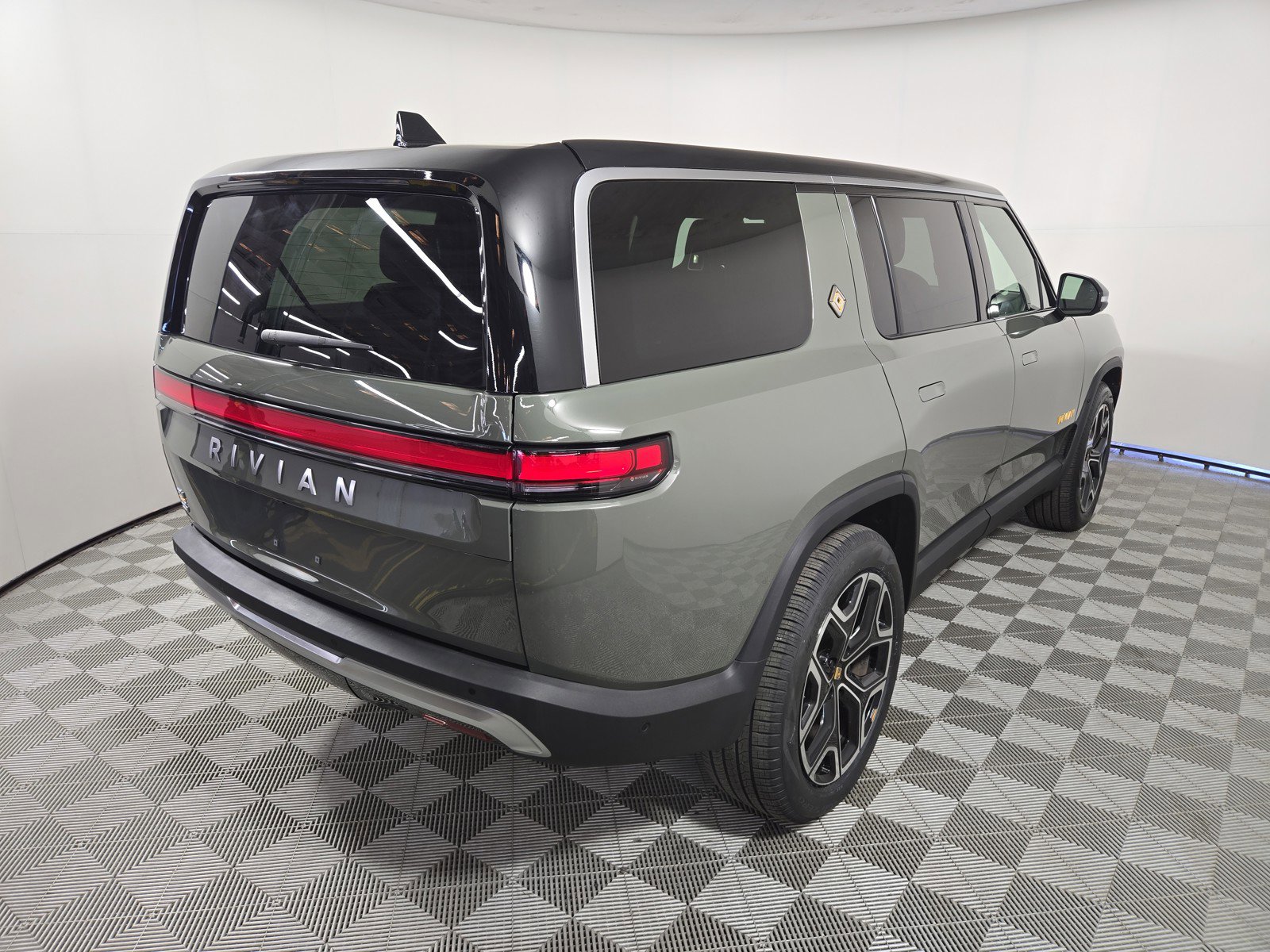 Used 2023 Rivian R1S Launch Edition AWD/4WD image 5