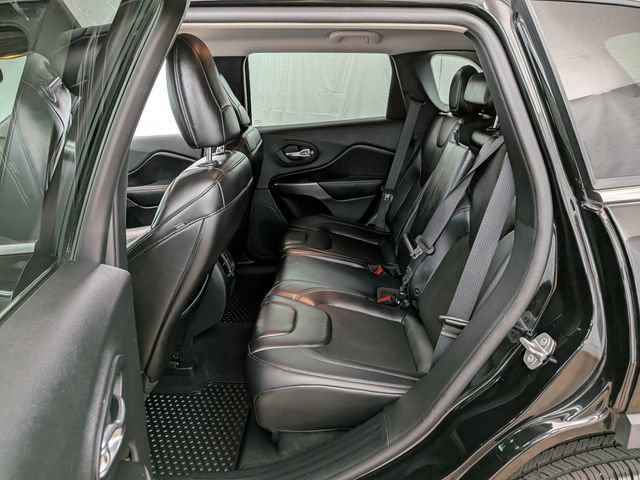 Used 2019 Jeep Cherokee Latitude Plus w/ Cold Weather Group AWD/4WD image 16