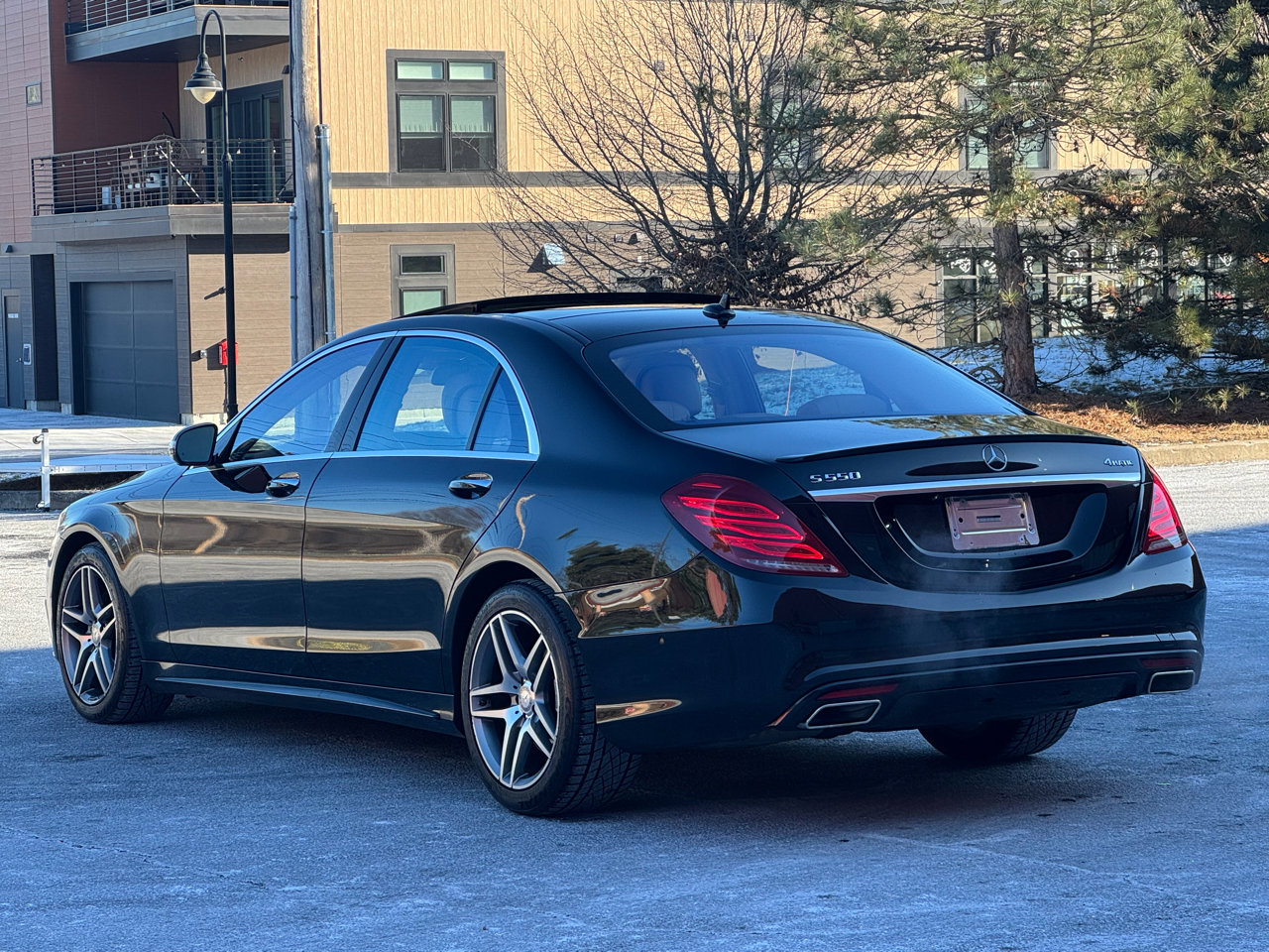 Used 2015 Mercedes-Benz S 550 4MATIC Sedan image 4