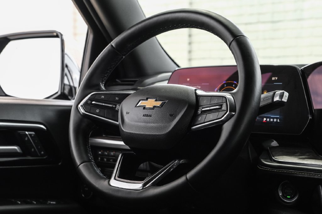 Used 2026 Chevrolet Suburban Premier AWD/4WD image 11
