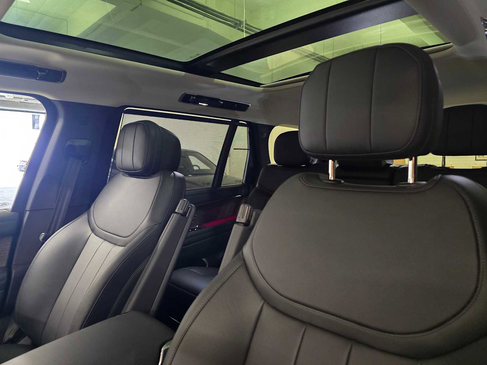 New 2025 Land Rover Range Rover Long Wheelbase SE image 26