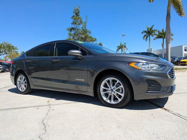 Certified 2019 Ford Fusion SE image 2