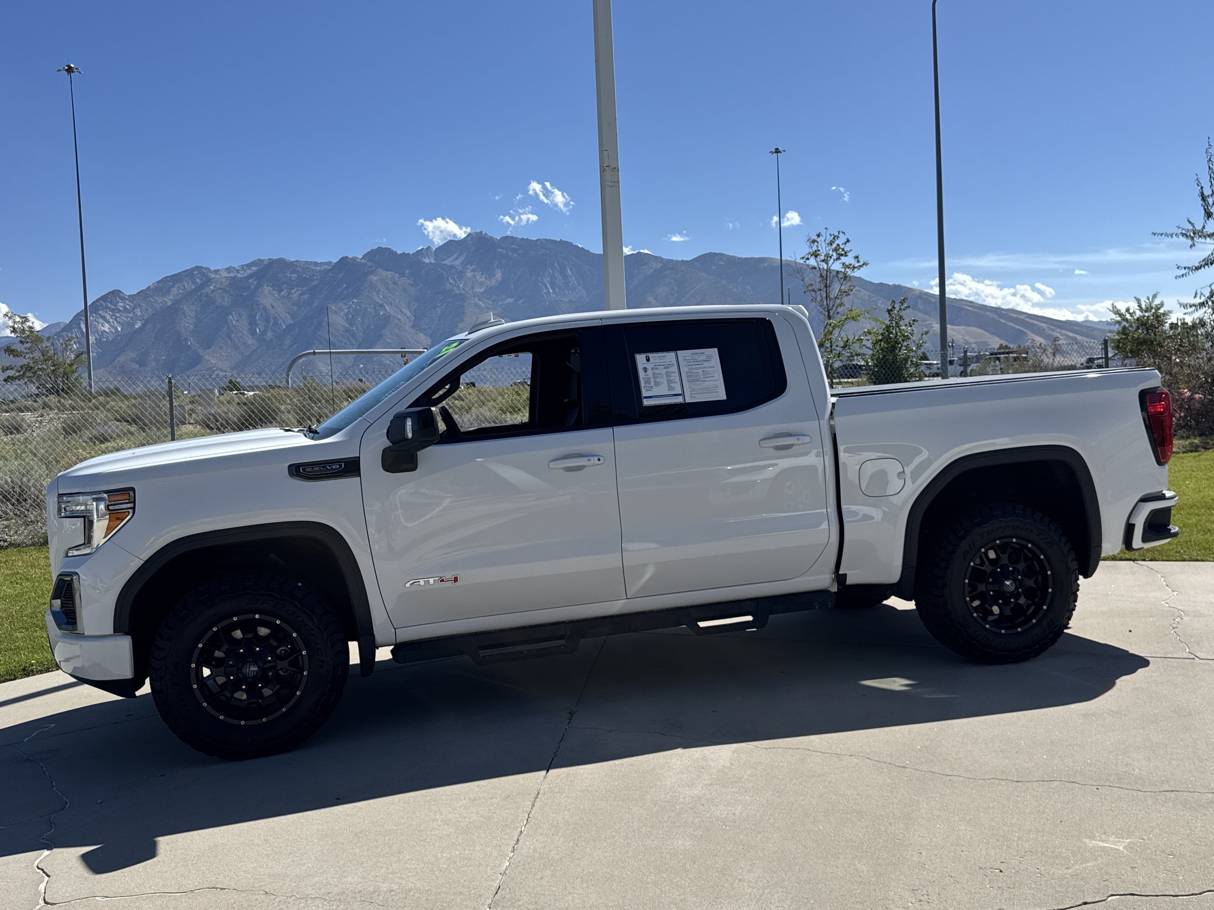 Used 2021 GMC Sierra 1500 AT4 w/ AT4 Preferred Package AWD/4WD image 2
