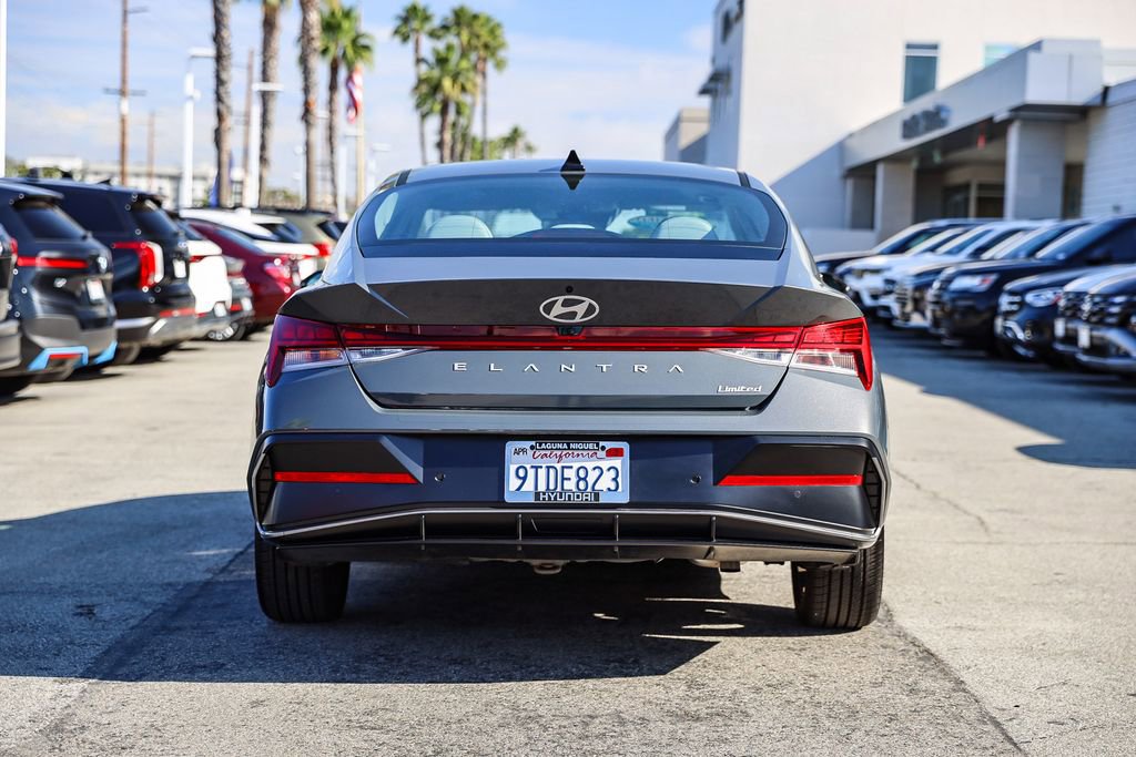 Certified 2024 Hyundai Elantra Limited FWD image 5