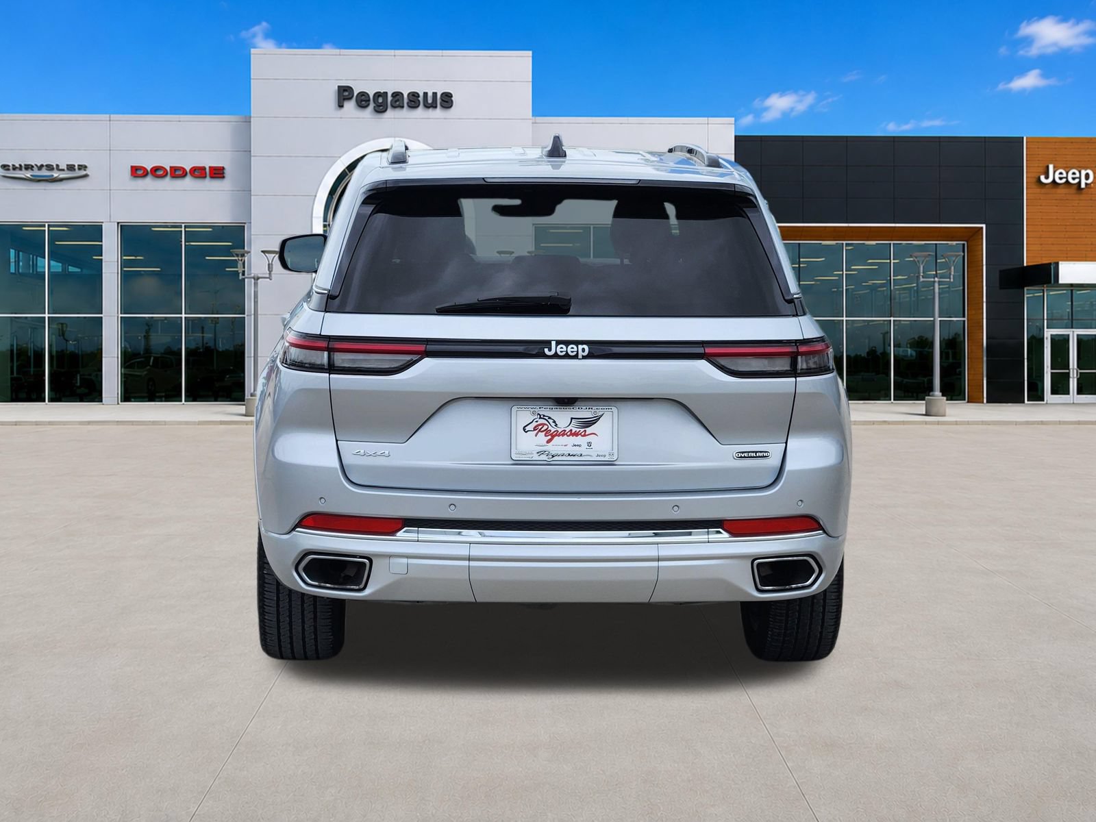 Used 2024 Jeep Grand Cherokee Overland AWD/4WD image 8