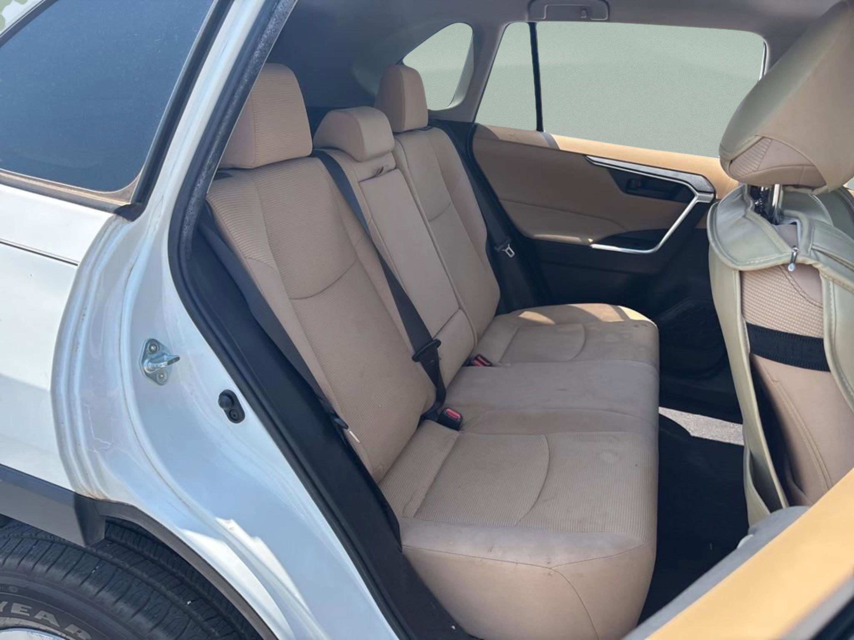 Used 2019 Toyota RAV4 LE FWD image 27