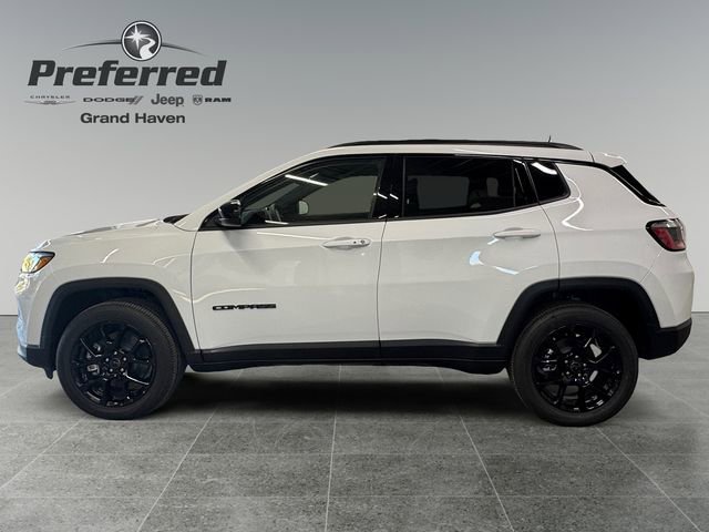 New 2026 Jeep Compass Latitude image 3