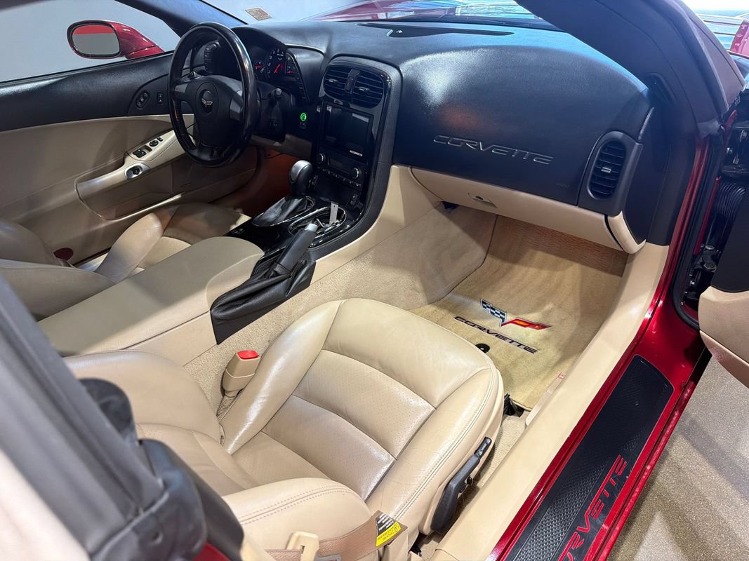 Used 2006 Chevrolet Corvette Convertible w/ Preferred Equipment Group RWD image 18