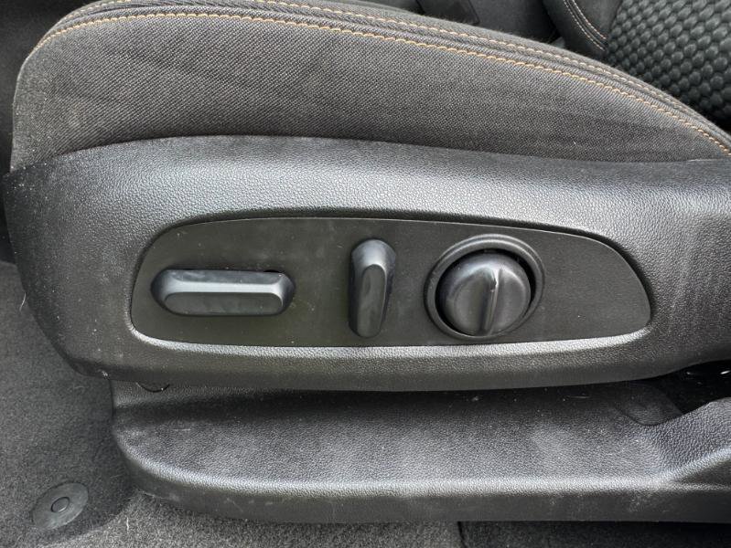 Used 2018 GMC Terrain SLE w/ Driver Convenience Package image 16