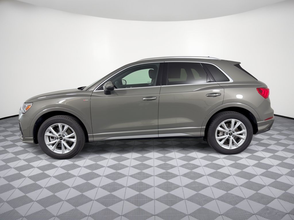 Certified 2025 Audi Q3 2.0T Premium w/ Convenience Package AWD/4WD image 2