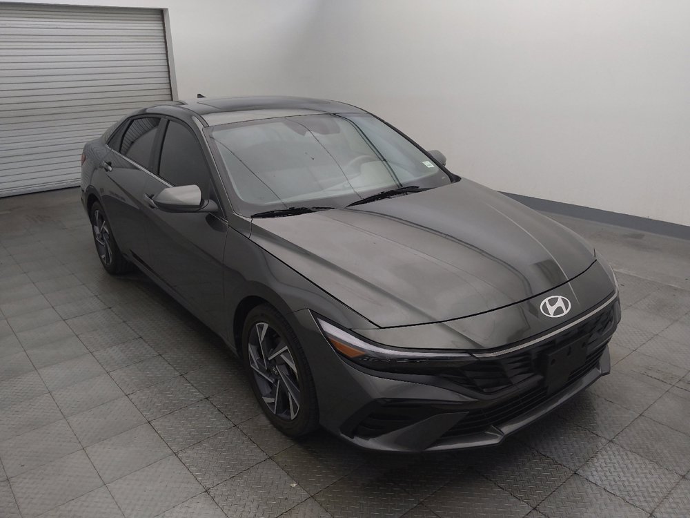 Used 2025 Hyundai Elantra SEL FWD image 13