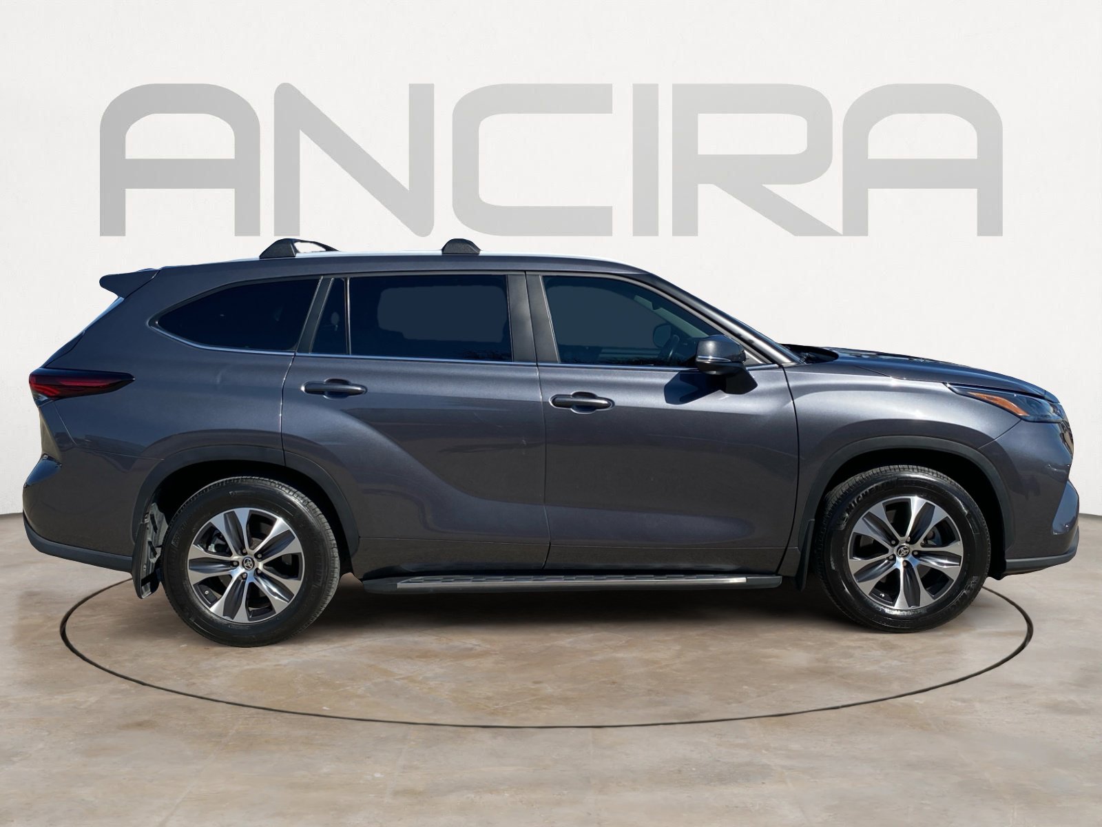 Used 2024 Toyota Highlander XLE image 11