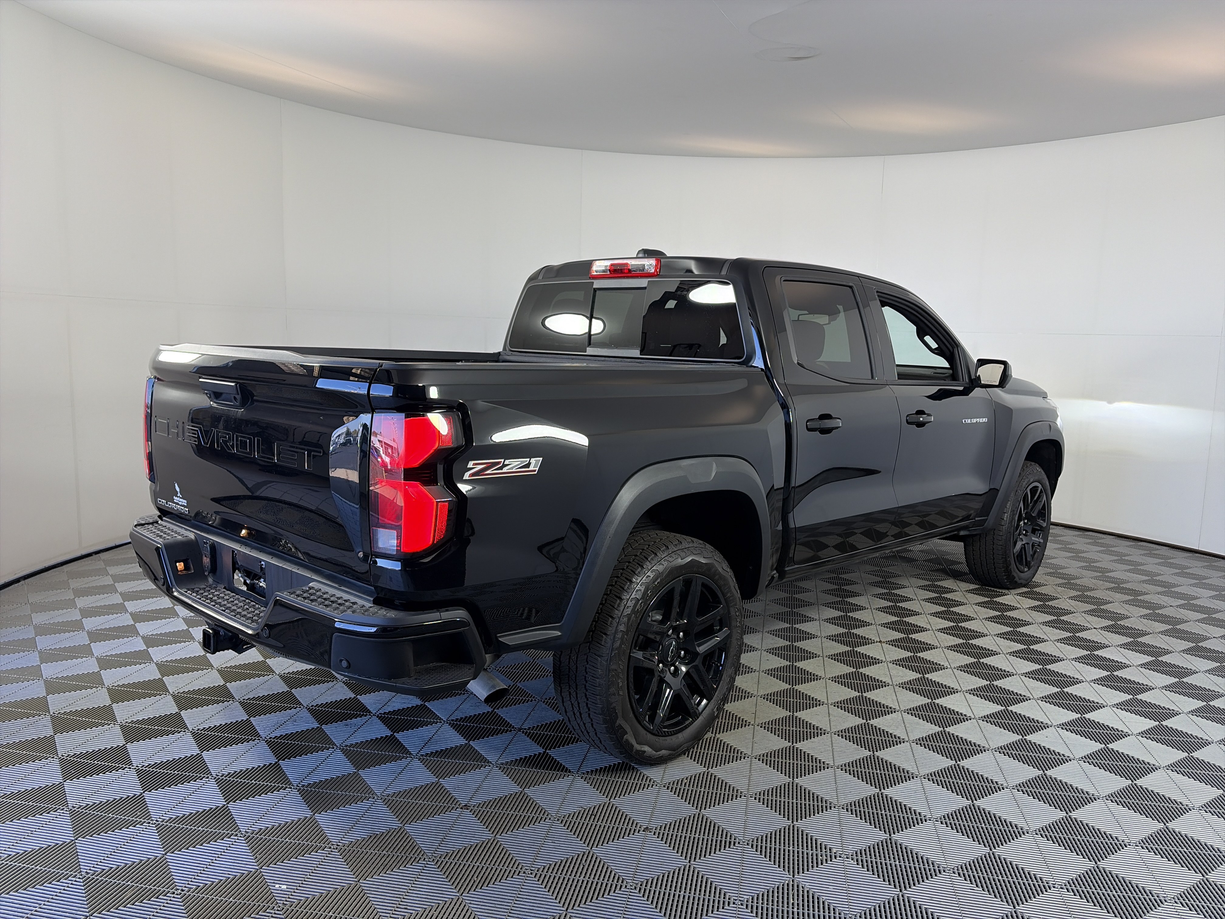 Used 2024 Chevrolet Colorado Z71 w/ Z71 Convenience Package 2 AWD/4WD image 9