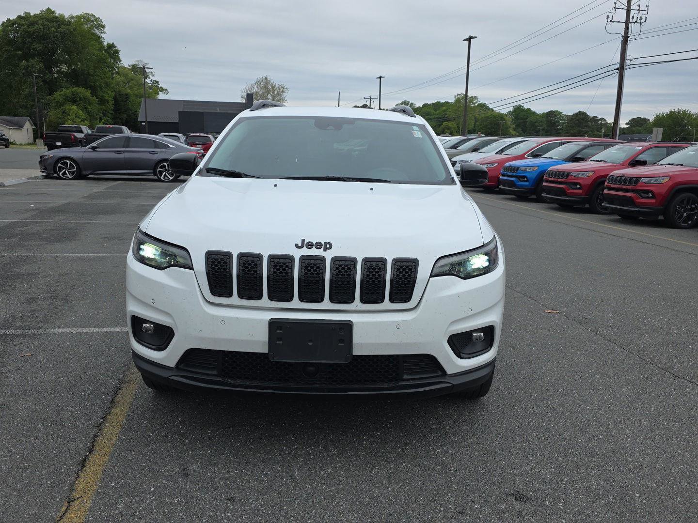 Used 2023 Jeep Cherokee Altitude Lux w/ Mopar Interior Package AWD/4WD image 2