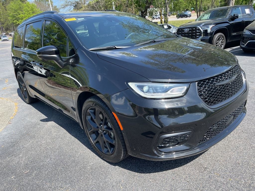 Used 2023 Chrysler Pacifica Touring-L w/ S Appearance Package image 14