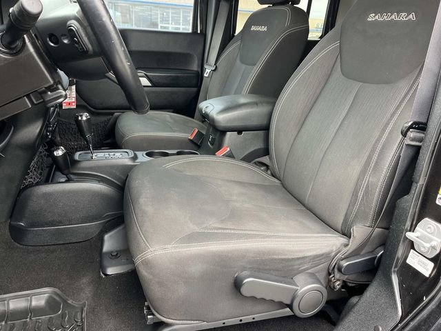 Used 2016 Jeep Wrangler Unlimited Sahara w/ Connectivity Group image 25