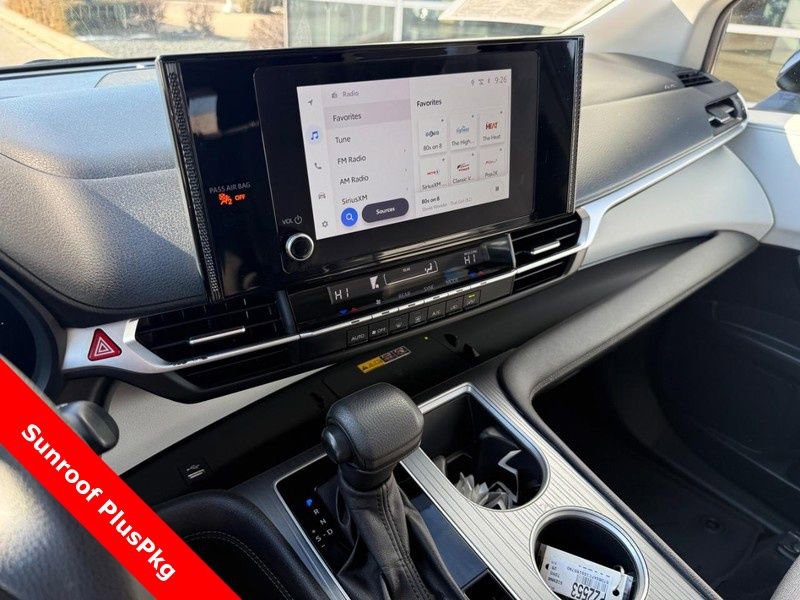 Used 2025 Toyota Sienna LE w/ LE Plus Package image 26