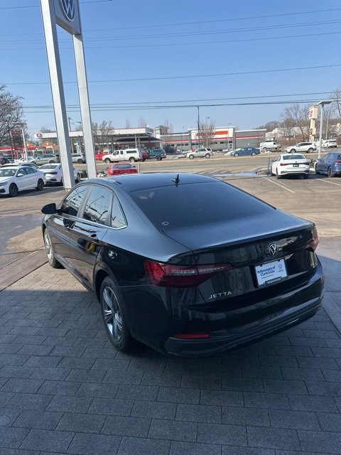 Certified 2024 Volkswagen Jetta SE w/ Panoramic Sunroof Package image 13