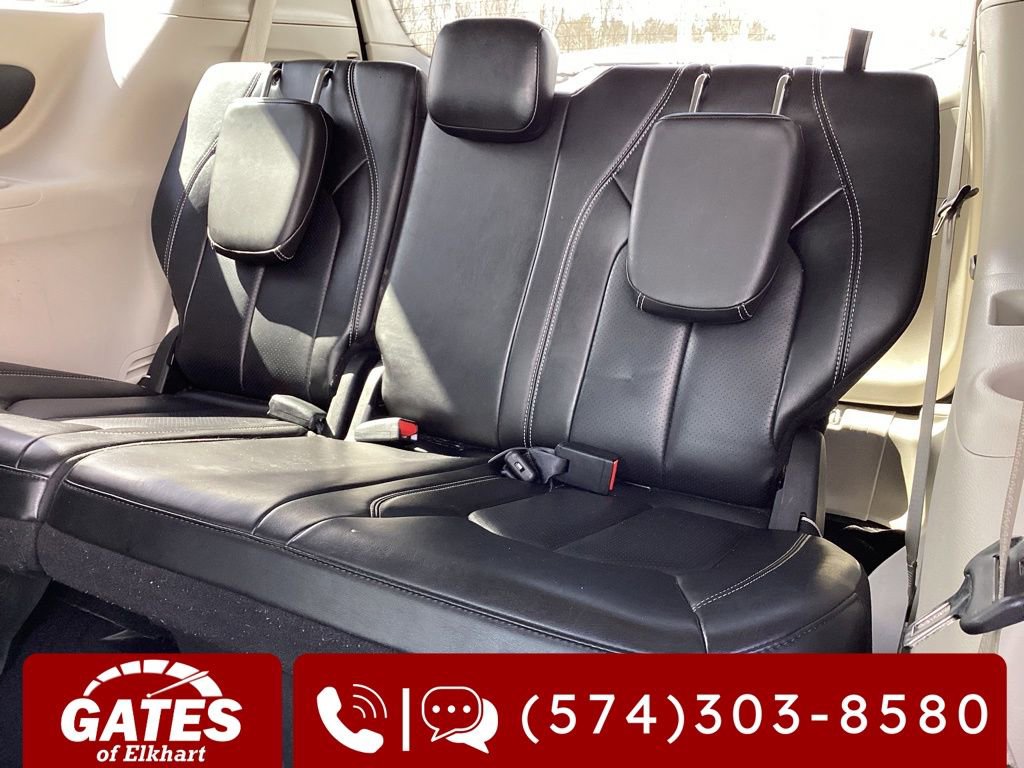 Used 2023 Chrysler Pacifica Touring-L FWD image 16