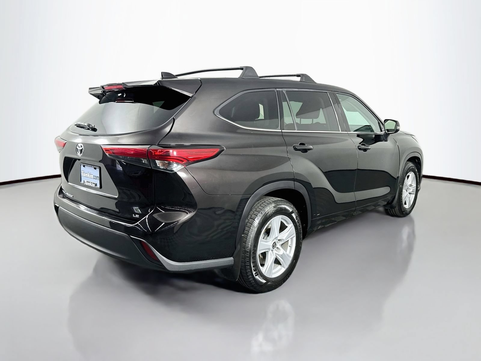 Used 2021 Toyota Highlander LE FWD image 7