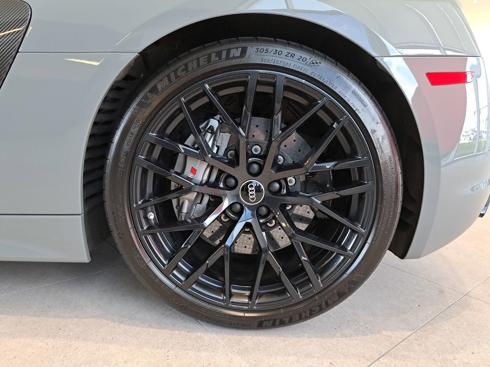Used 2017 Audi R8 V10 plus w/ Full Leather Package AWD/4WD image 31