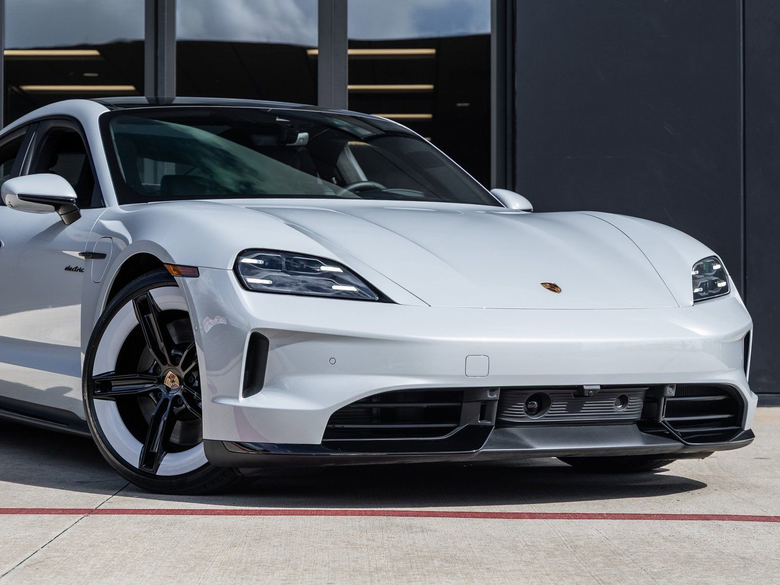 Used 2025 Porsche Taycan GTS image 9