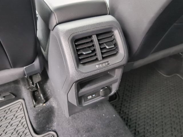Used 2021 Volkswagen Tiguan SE image 24