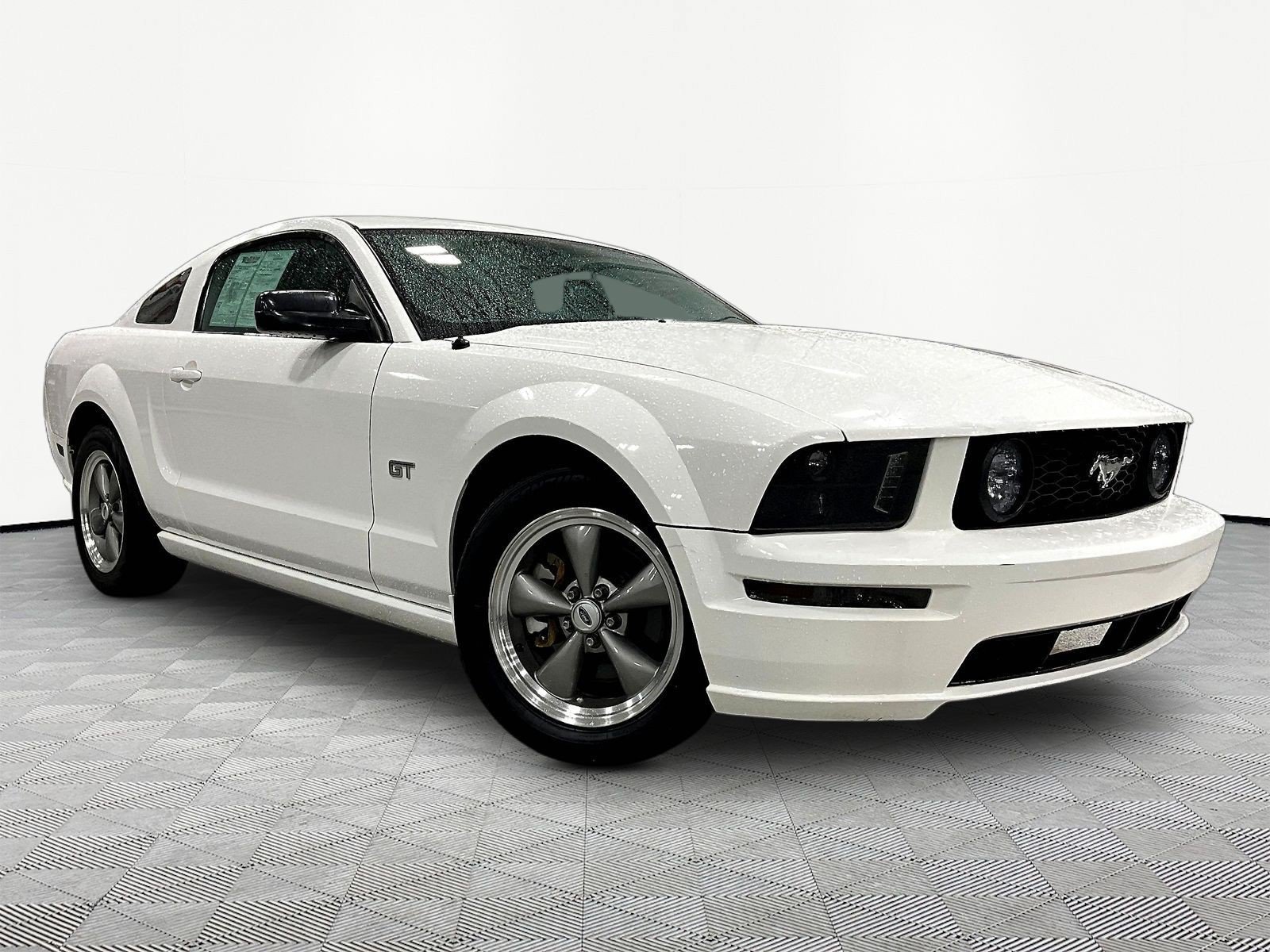 Used 2005 Ford Mustang GT RWD image 3