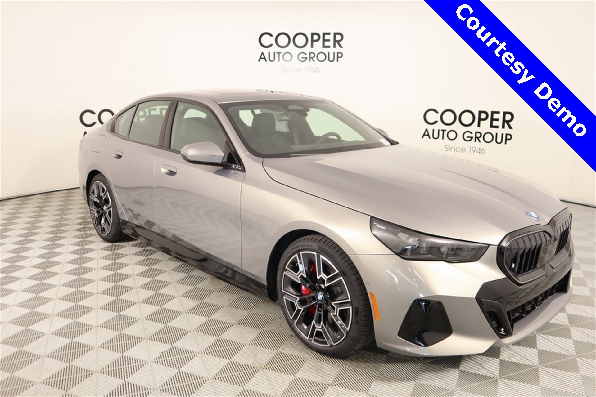 New 2025 BMW i5 xDrive40 w/ M Sport Package