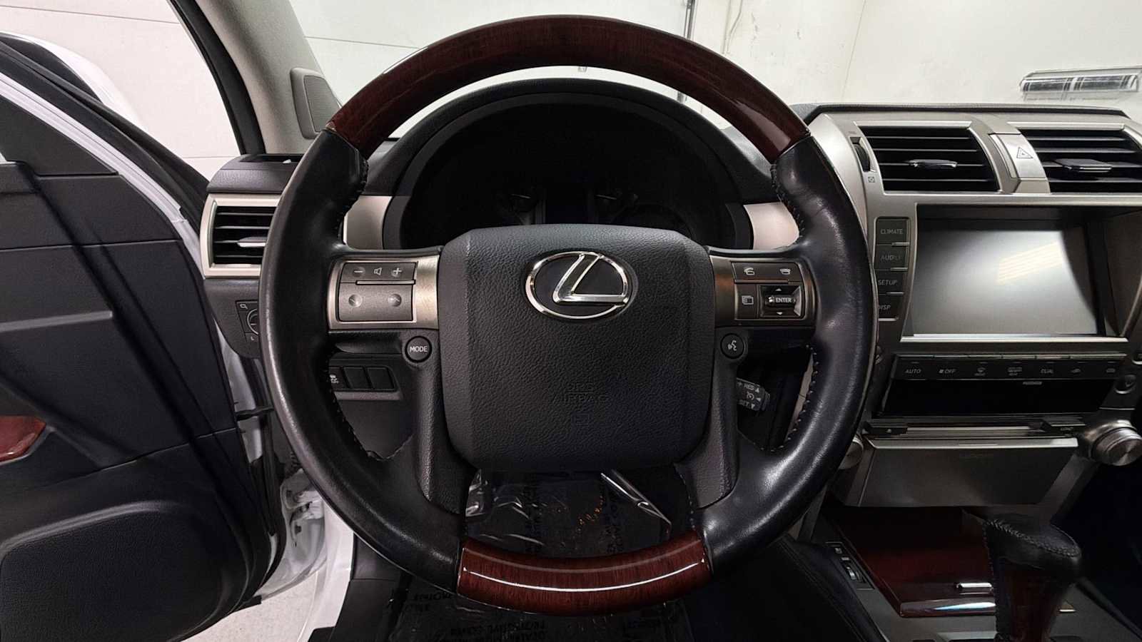 Used 2013 Lexus GX 460 w/ Convenience Pkg image 16