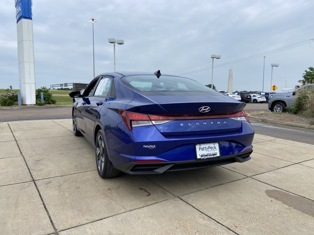 Used 2023 Hyundai Elantra SEL w/ Convenience Package FWD image 9