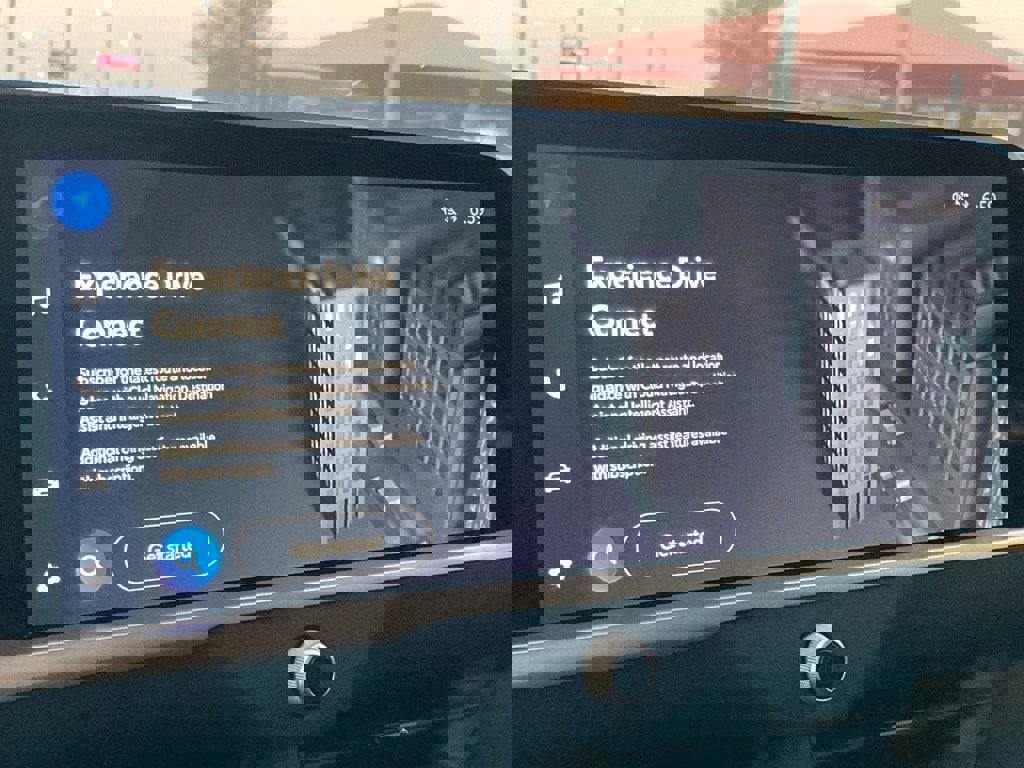 Used 2025 Toyota Crown Signia w/ Advanced Technology Package image 21