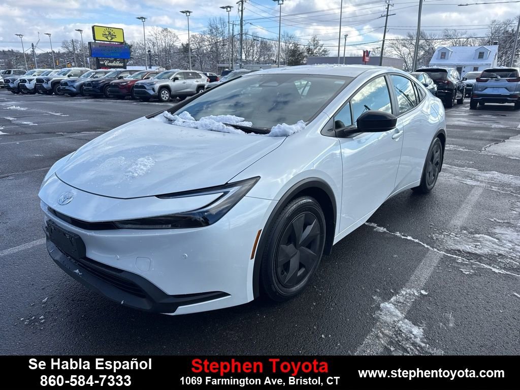 Used 2025 Toyota Prius LE image 4