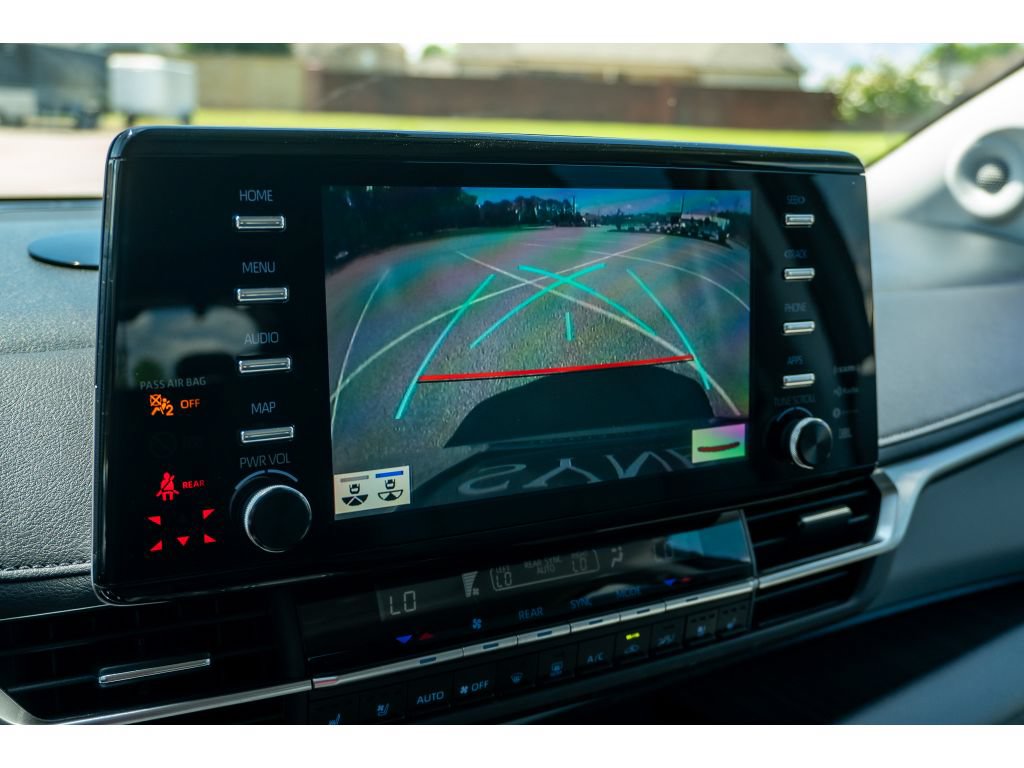 Used 2022 Toyota Sienna Limited FWD image 24