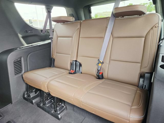 Used 2024 Chevrolet Suburban High Country w/ Advanced Technology Package AWD/4WD image 12
