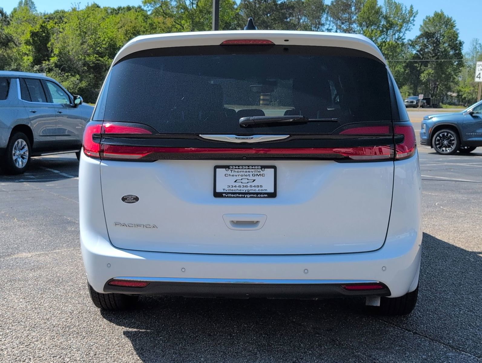 Used 2025 Chrysler Pacifica Select image 4