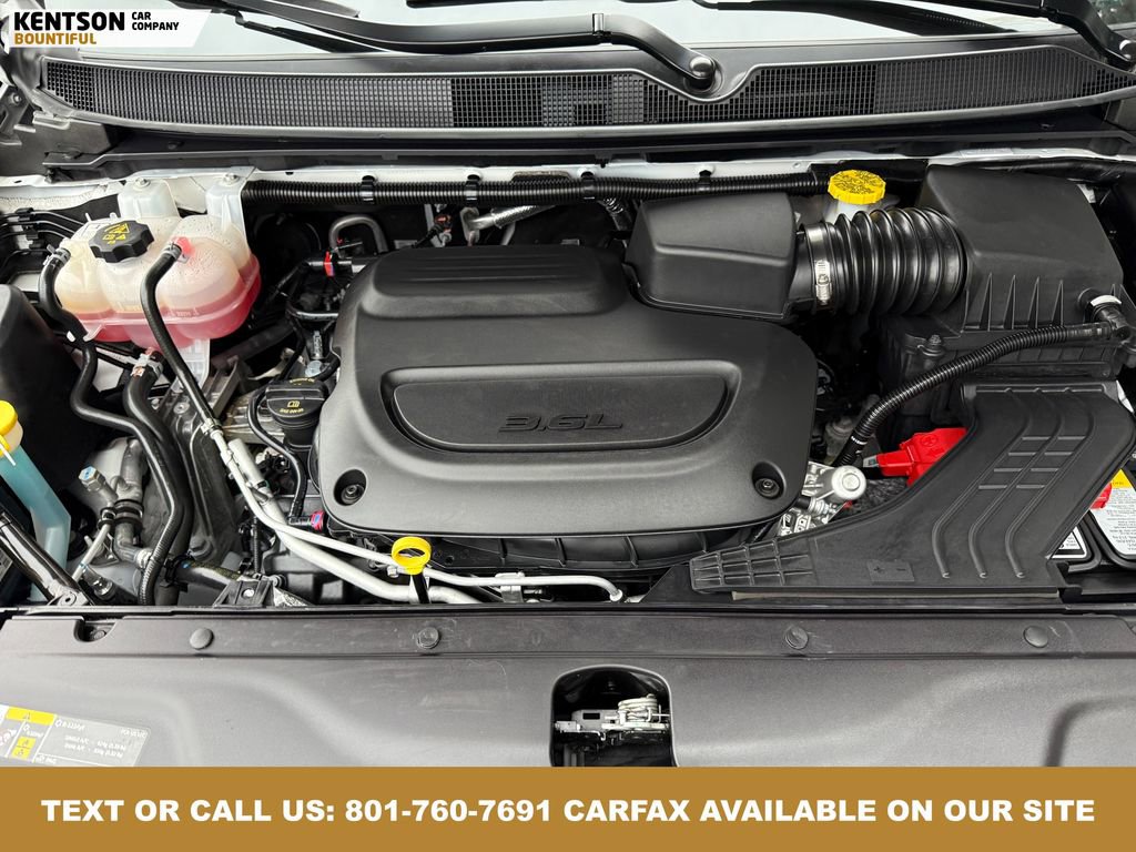 Used 2024 Chrysler Pacifica Touring-L image 37