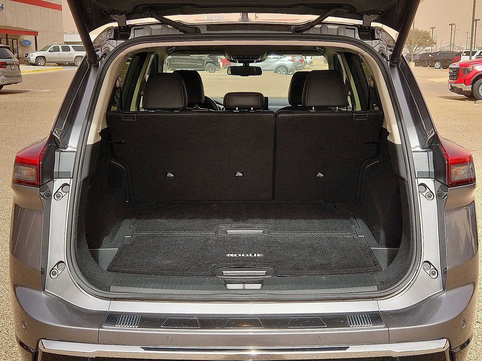 Used 2024 Nissan Rogue Platinum image 10