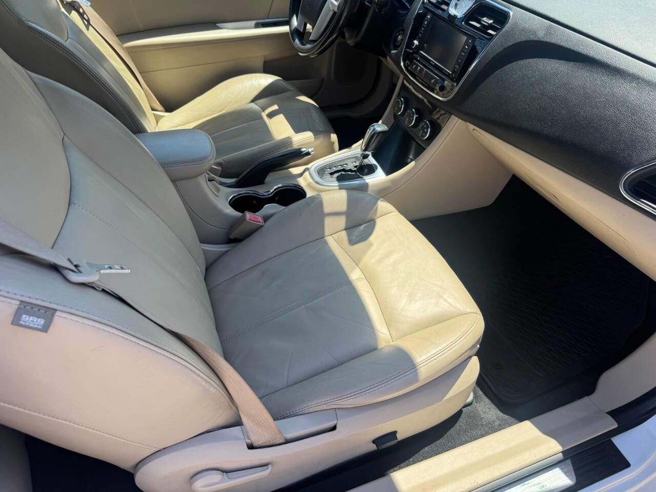 Used 2013 Chrysler 200 Limited FWD image 16