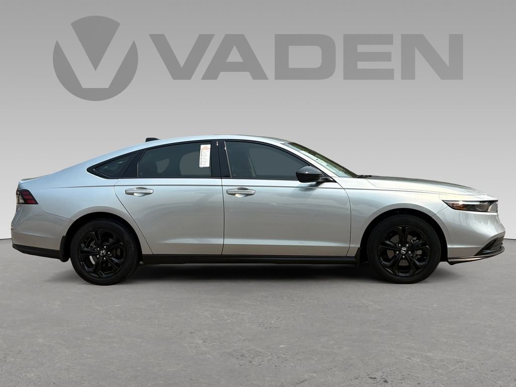 Used 2025 Honda Accord SE image 7