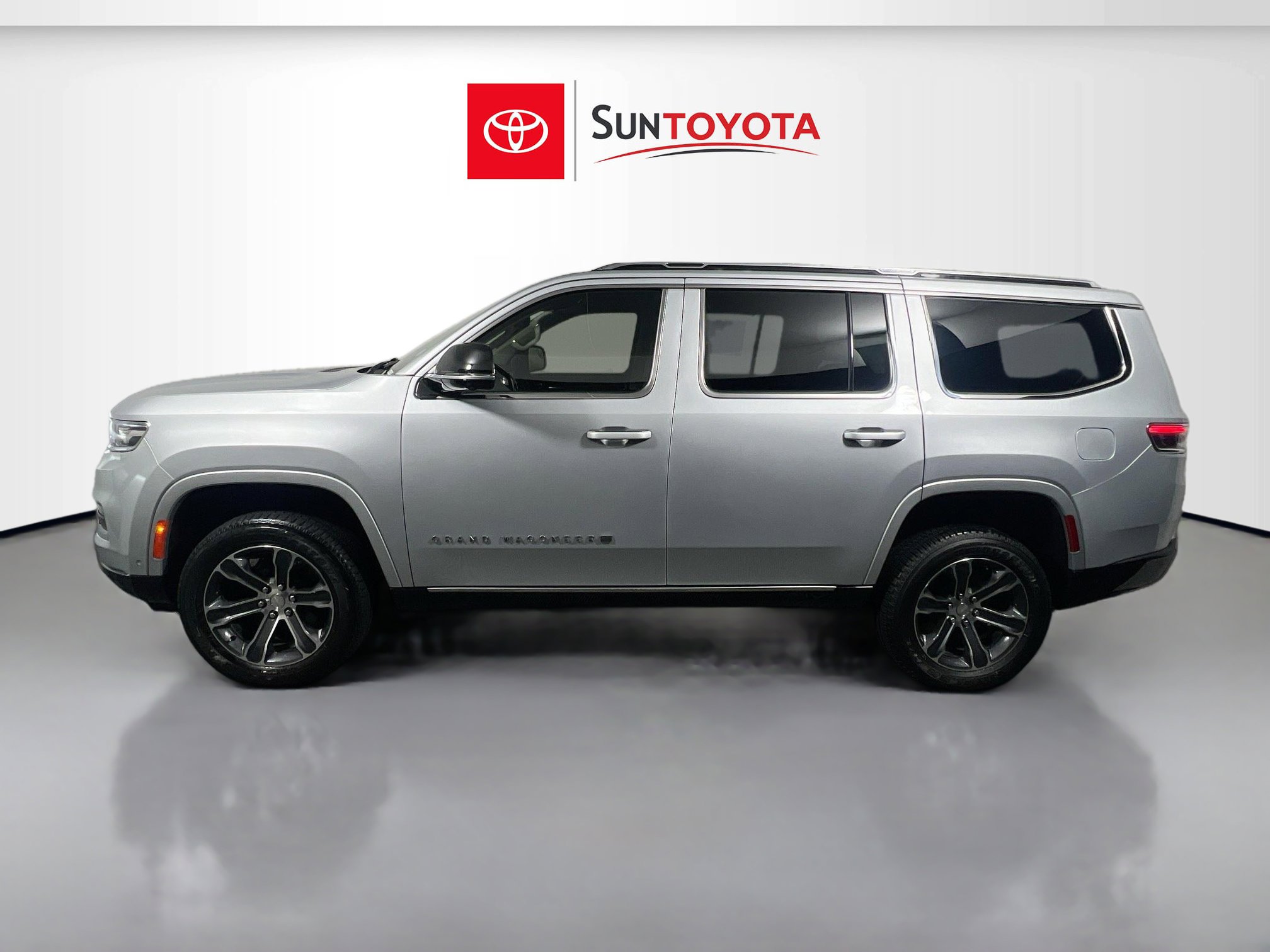 Used 2023 Jeep Grand Wagoneer 4WD image 7