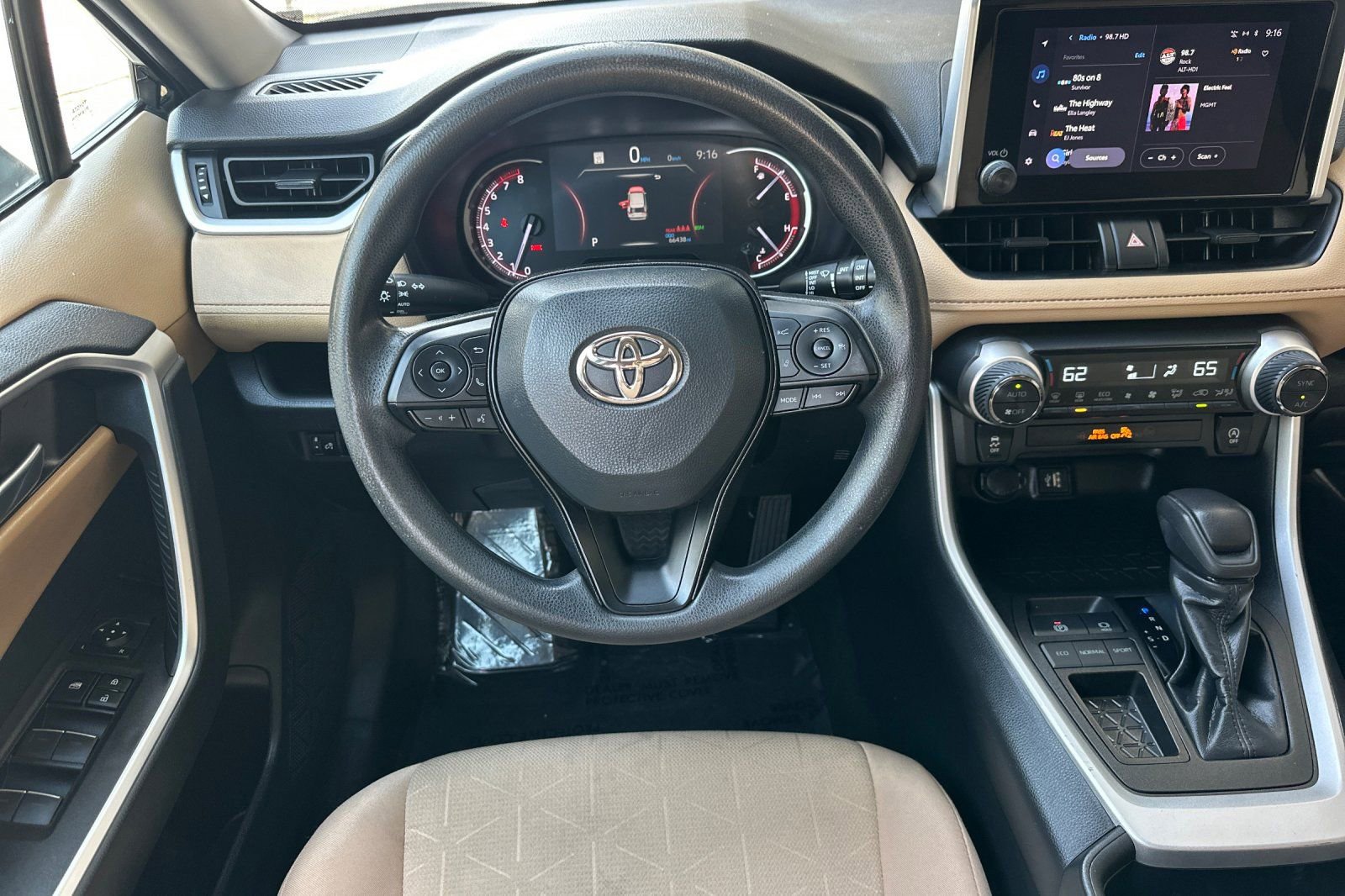 Used 2023 Toyota RAV4 XLE image 17