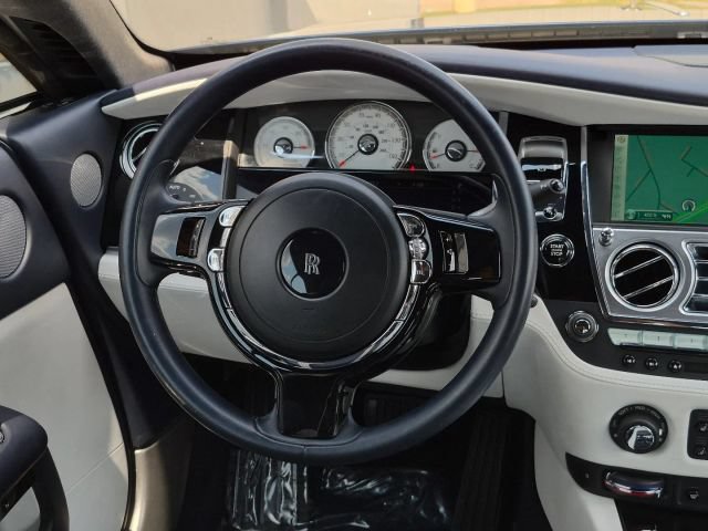 Used 2017 Rolls-Royce Wraith RWD image 18